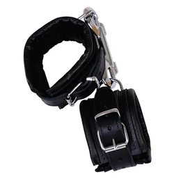 ZADO - bőr csukló bilincs és karabiner (fekete)